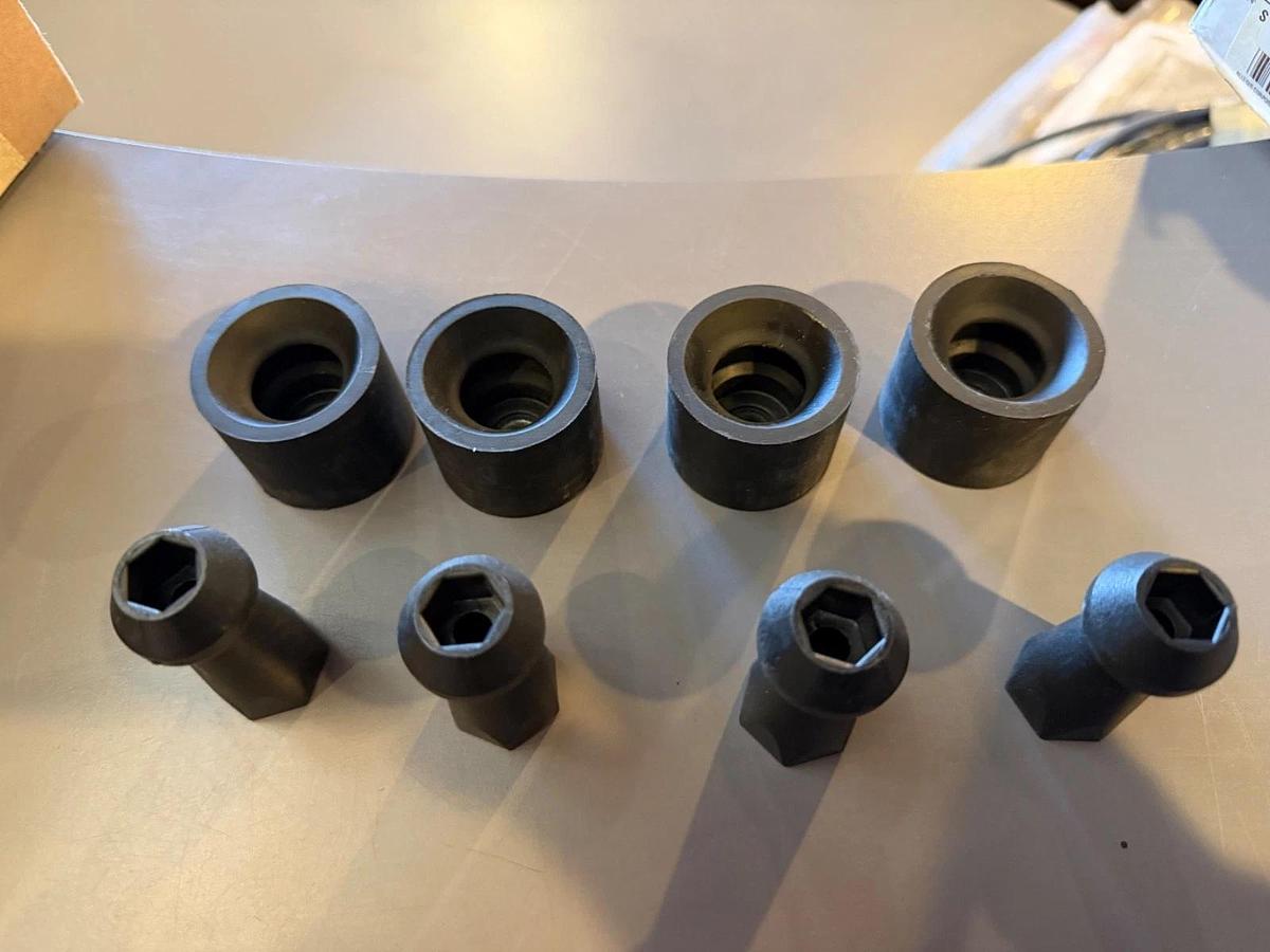 Used (4 Pack) New Style Cummins Generator Door Catch C275D2RE | P/N: A051A732