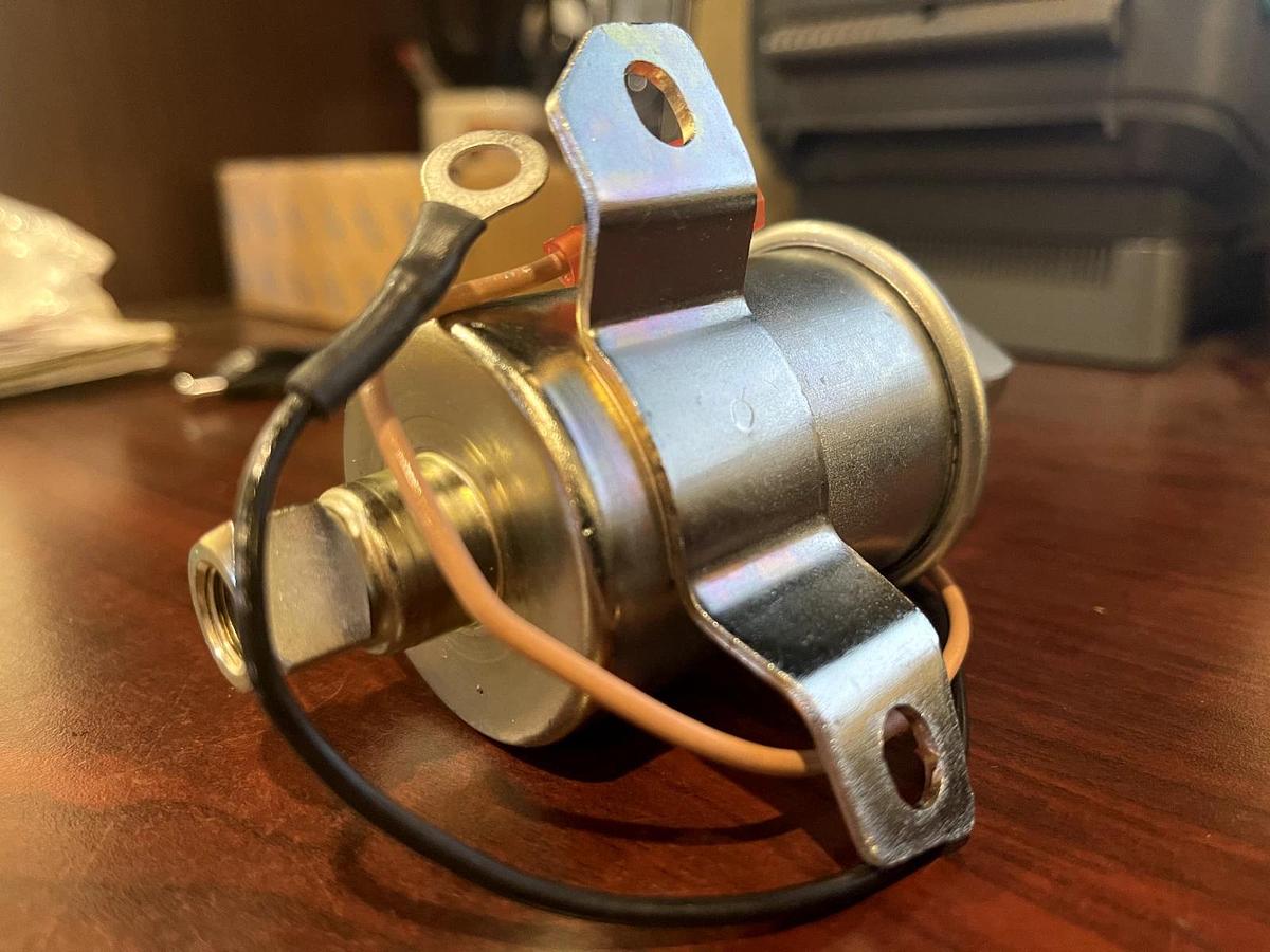 Used Cummins 12V Fuel Pump (P/N A064S975)