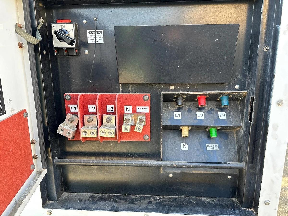 100kW Cummins C100D6R Mobile Diesel Generator - F130513897