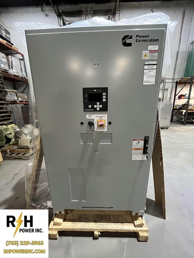 800 Amp 240VAC Cummins CXTD8 Spec. A Automatic Transfer Switch - S/N: F23M236180