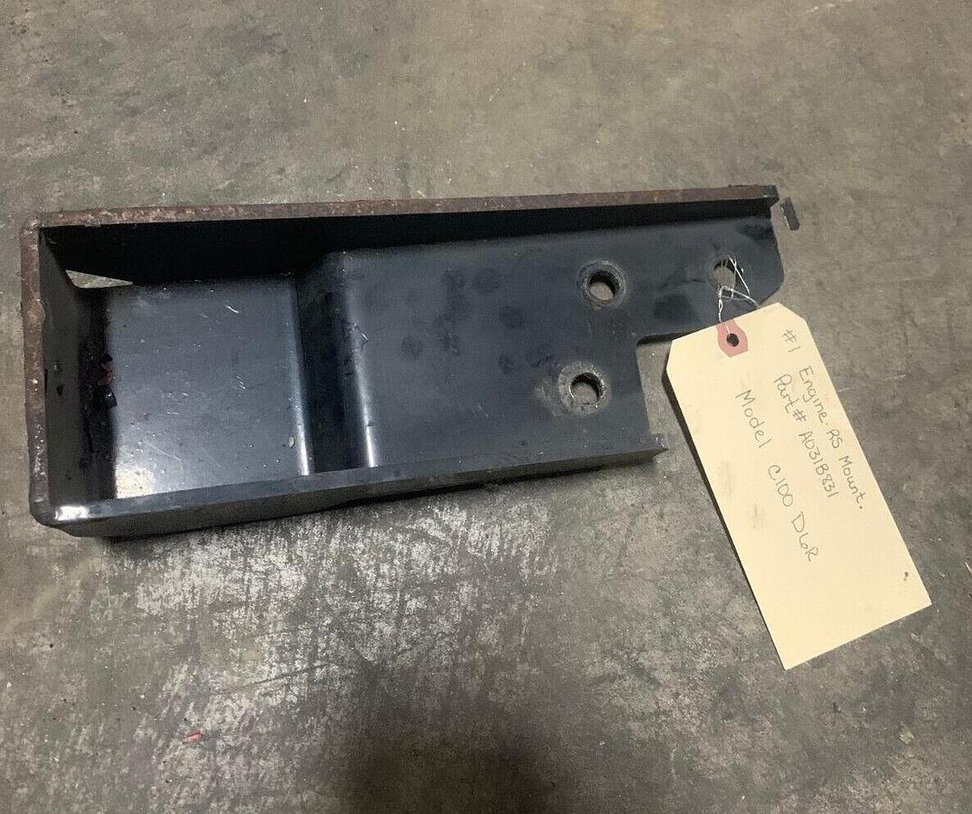 Used Used Genuine OEM Cummins RS Engine Mount C100D6R | P/N: A031B831