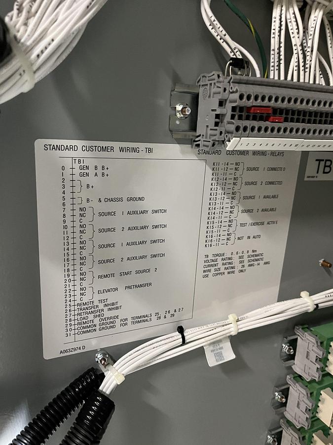 800 Amp 240VAC Cummins CXTD8 Spec. A Automatic Transfer Switch - S/N: F23M236180