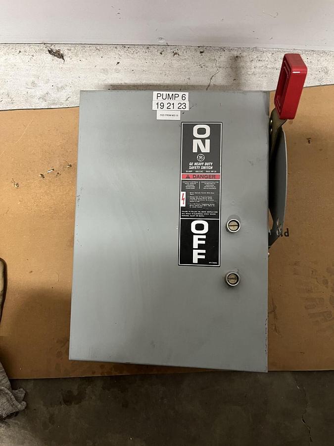 Used Used 30 Amp 600V GE Disconnect Switch - THN3361J Model 11