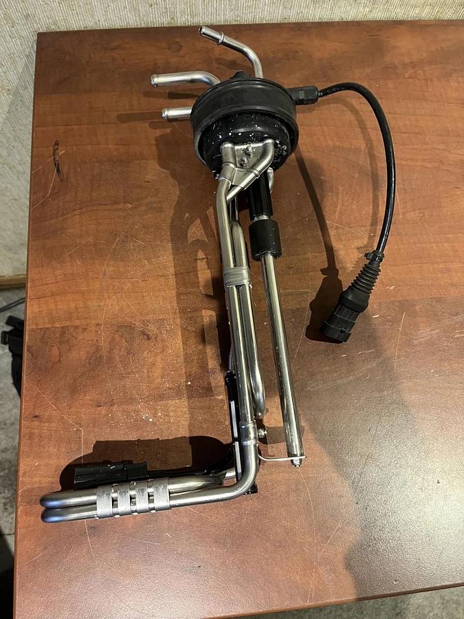 Used Used Cummins DEF Diesel Exhaust Fluid Tank Header Unit