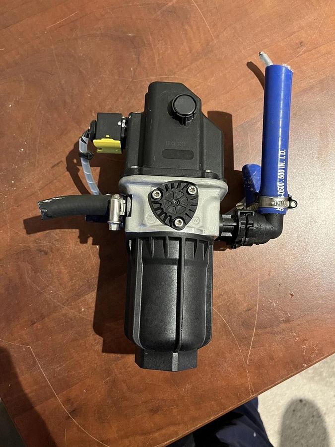 New Cummins Doser Pump - P/N: 5471899 - S/N: SMXC139233827