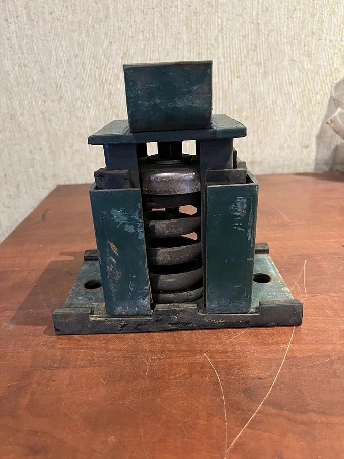 Used Used 7.5" Closed Mount Spring Vibration Isolator