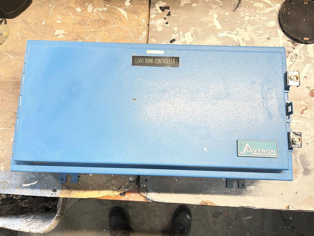 Used Used 150kw 480V 3PH Avtron LSH150 / D34087-3 Outdoor Resistive Load Bank w/ Control