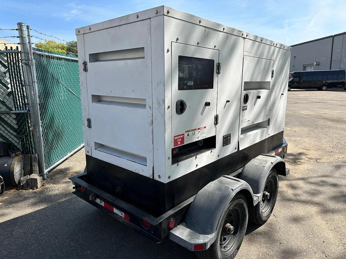 100kW Cummins C100D6R Mobile Diesel Generator - F130513897