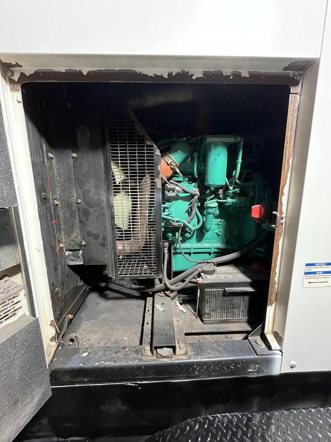 100kW Cummins C100D6R Mobile Diesel Generator S/N: F160974525 - New Engine!
