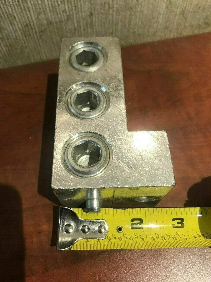 Used ILSCO D3183 750-300MCM AL-CU Three Barrel Lug Aluminum Mechanical