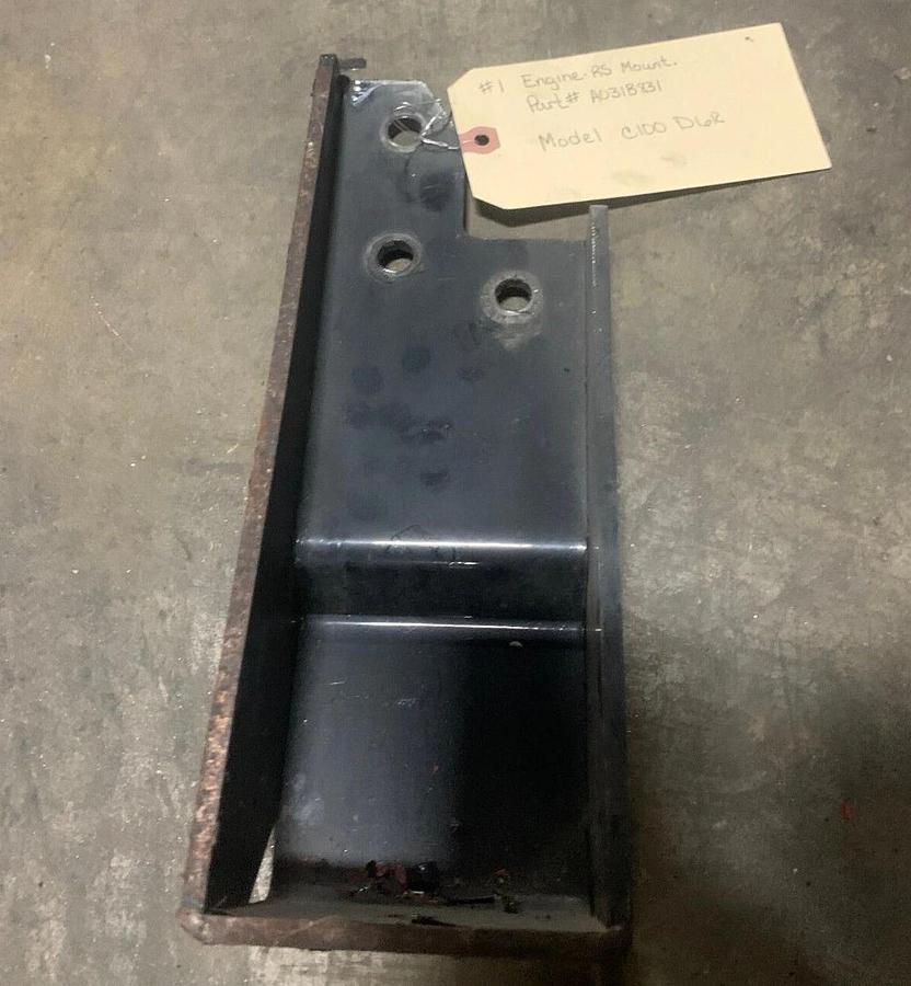 Used Used Genuine OEM Cummins RS Engine Mount C100D6R | P/N: A031B831