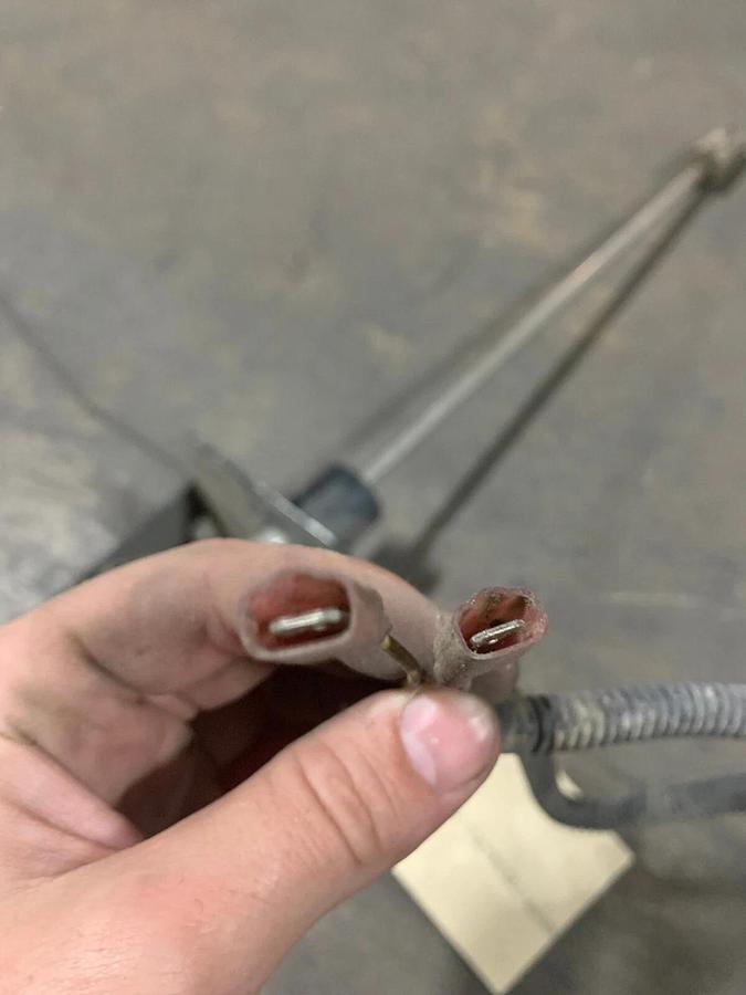 Used Used Multiquip DCA70SSJU4i Fuel Leak Detected Switch | P/N: 060550306