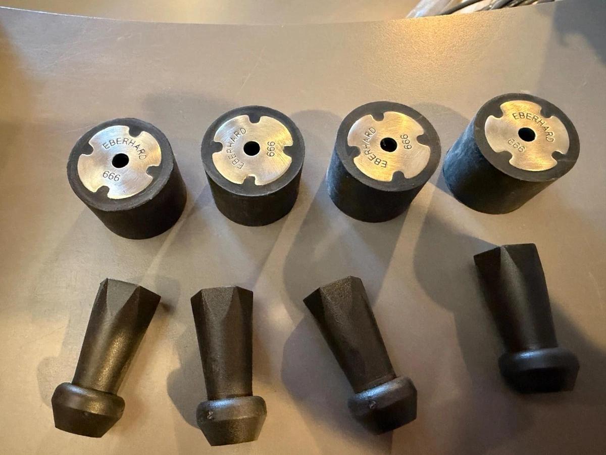 Used (4 Pack) New Style Cummins Generator Door Catch C275D2RE | P/N: A051A732