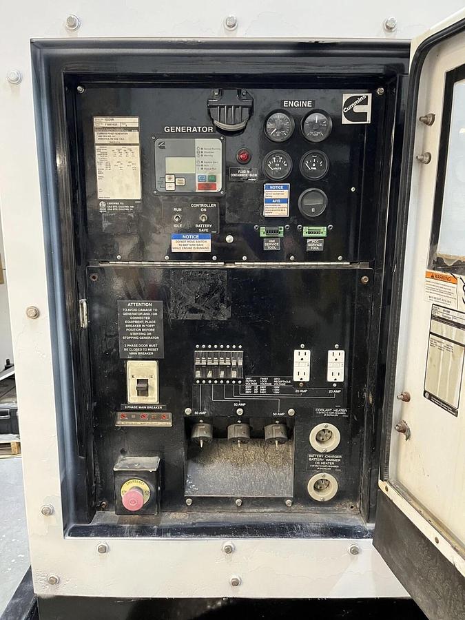 100kW Cummins C100D6R Mobile Diesel Generator S/N: F160974525 - New Engine!