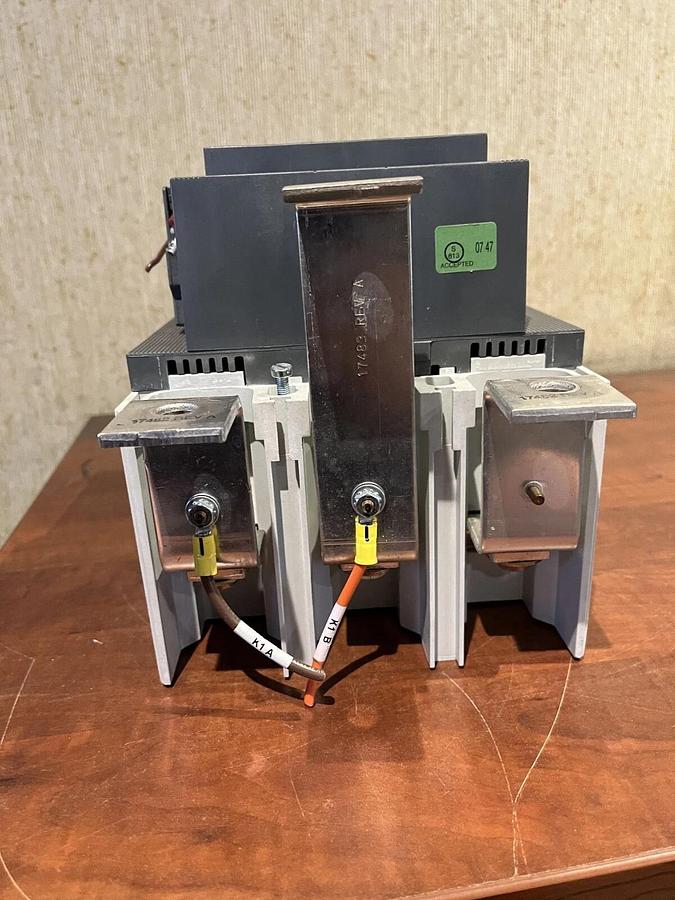 Used ABB AF400-30 Contactor - 550A 600 VAC - For Use with Design E Motor