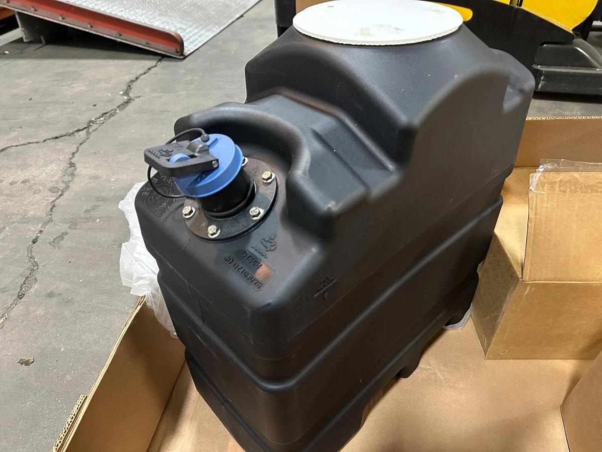Used John Deere Diesel Exhaust Fluid Tank: DZ103026