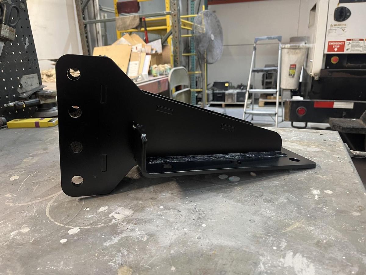 Used Hitch Mounting Plate for Cummins / MMDI Trailers - P/N: A053P590