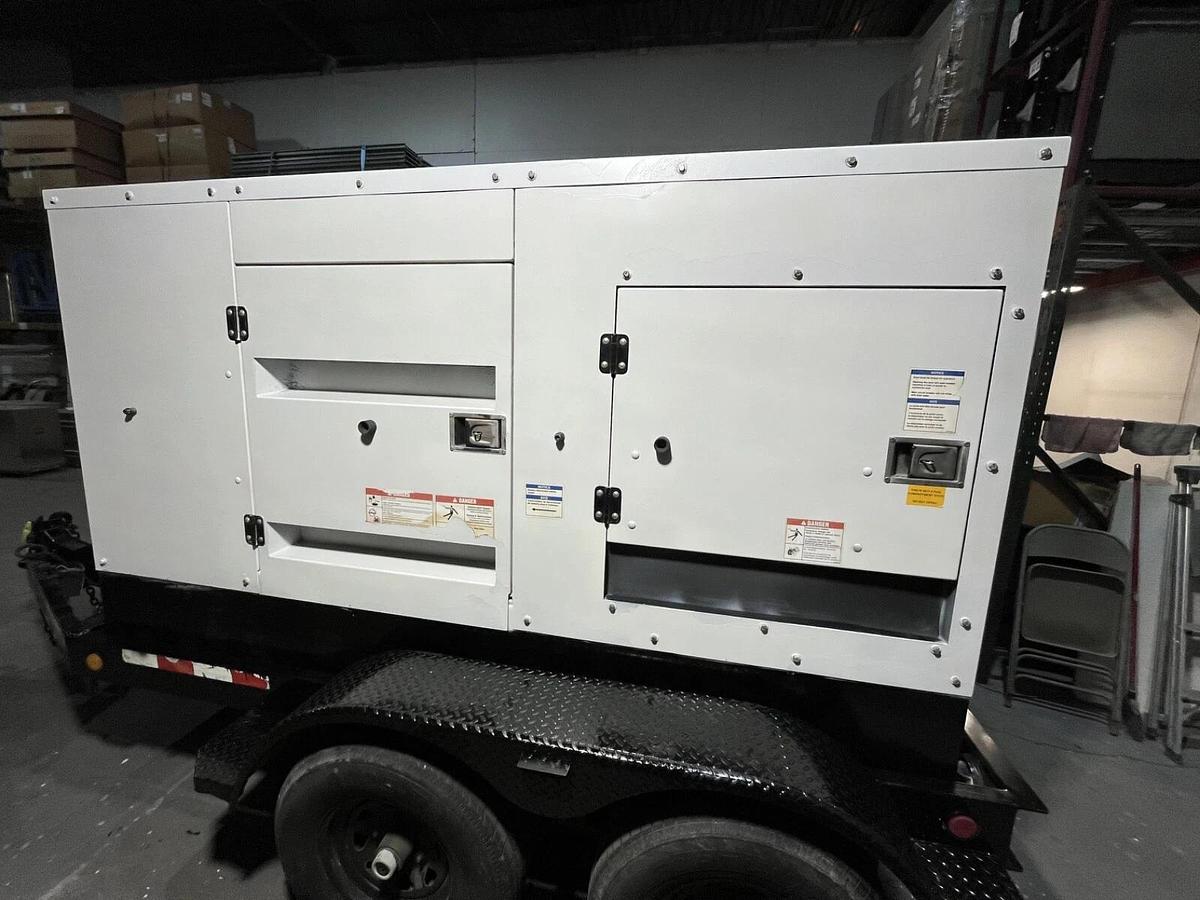 100kW Cummins C100D6R Mobile Diesel Generator S/N: F160974525 - New Engine!