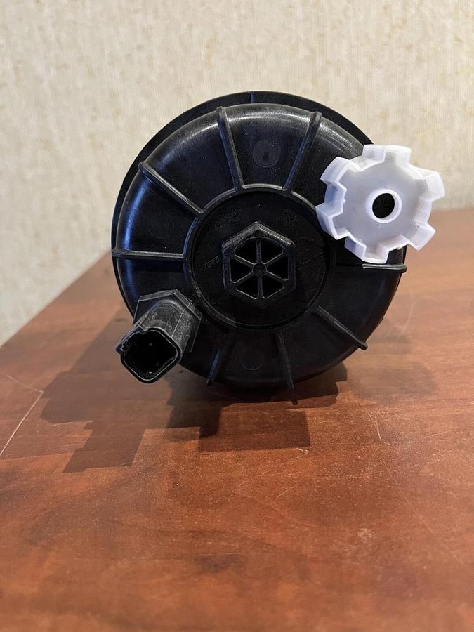 New Fleetguard FS1098 Fuel/Water Separator - Cummins P/N: 5319680