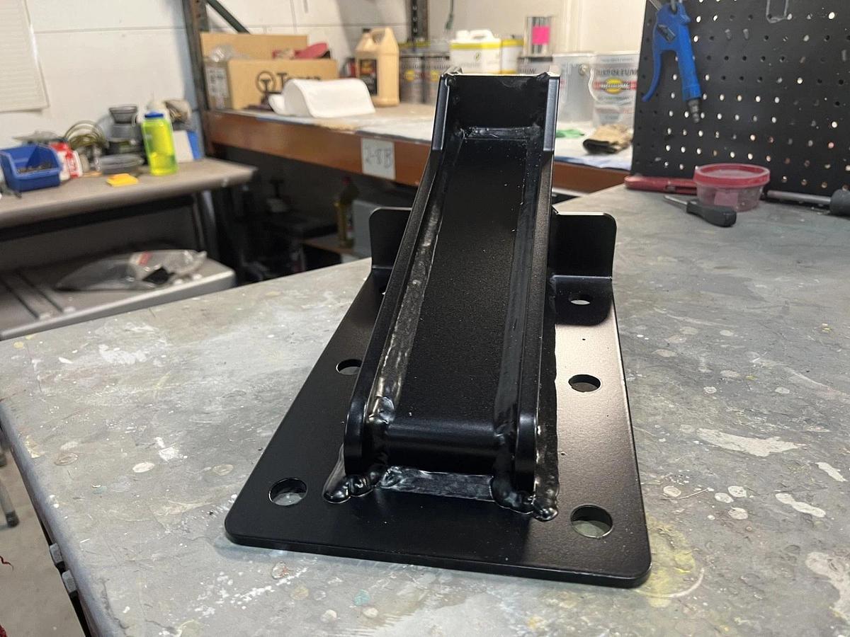 Used Hitch Mounting Plate for Cummins / MMDI Trailers - P/N: A053P590