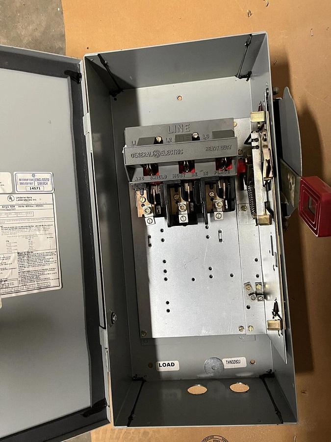 Used Used 60 Amp 600 VAC GE Disconnect Switch - THN3362J Model 11