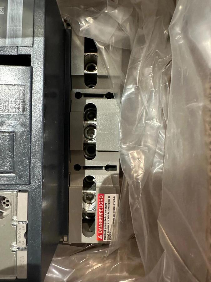 Square D PowerPact PJ250 Powered Breaker I Cummins P/N: A052D771