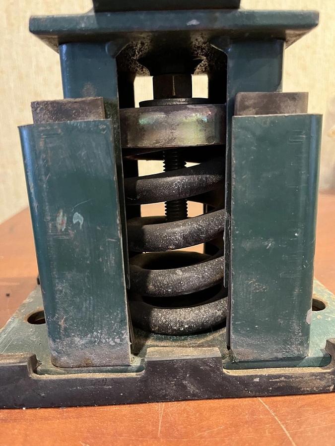 Used Used 7.5" Closed Mount Spring Vibration Isolator