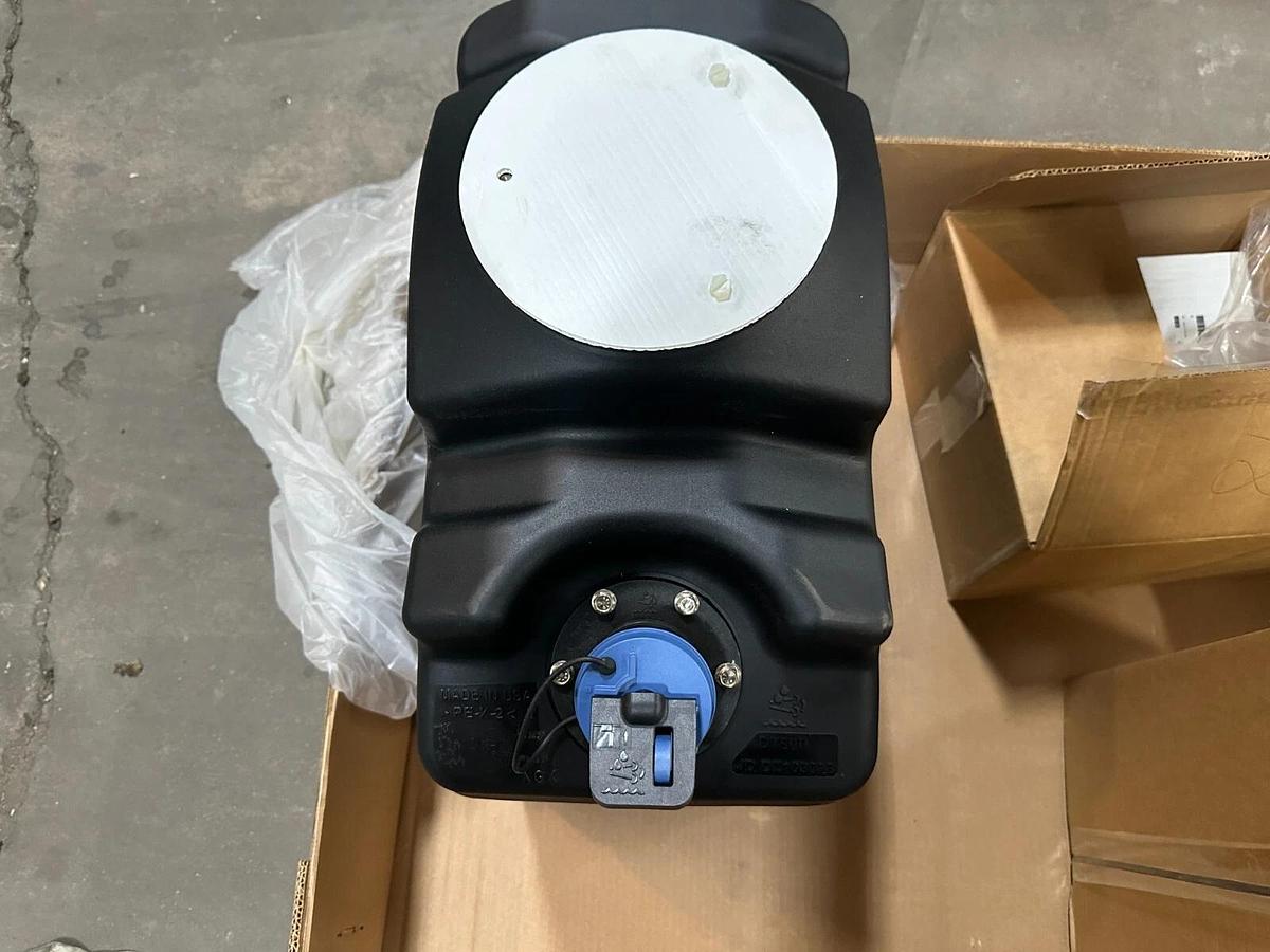 Used John Deere Diesel Exhaust Fluid Tank: DZ103026