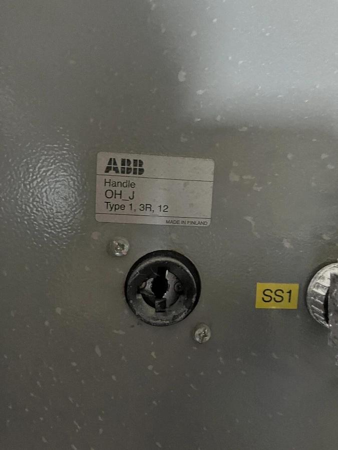 Used Used ABB ACS600 30HP 600V 3PH 60HZ Drive and Enclosure - S/N: DR-01804305
