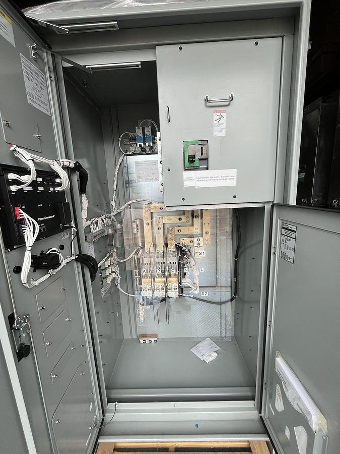 New 600 Amp 480VAC Cummins CXTCSE8 Spec. A Automatic Transfer Switch - S/N: B23M208374