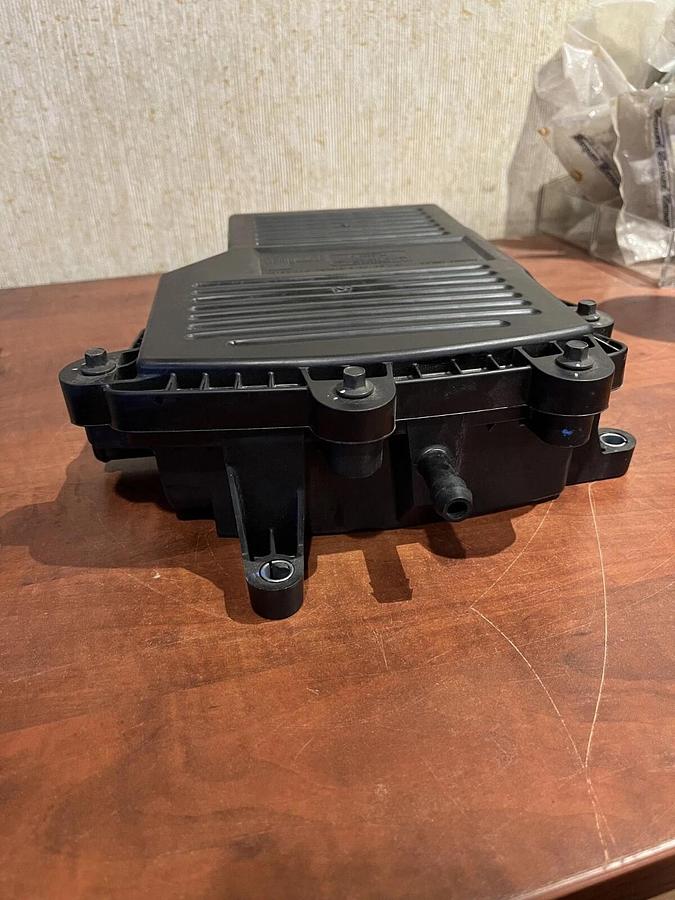 Fleetguard CV5063 Crankcase Ventilation Filter Housing and CV5063300 Filter