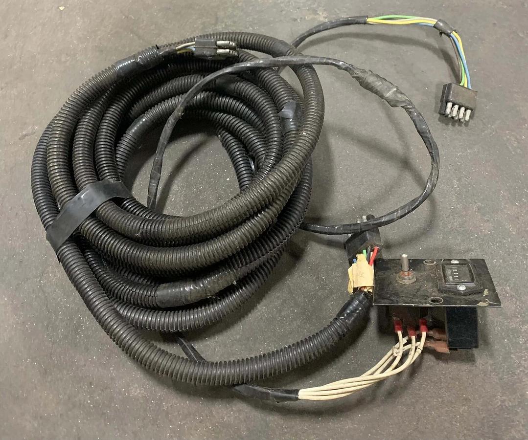 Used Used 4kW Onan Aux DKX-AUXA 2A Generator | S/N: K933091949