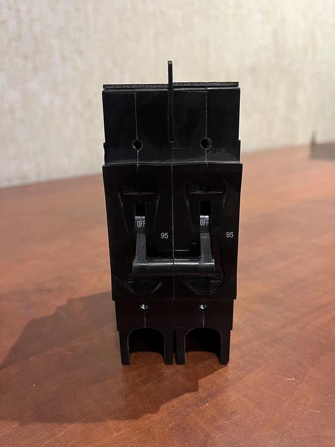 95 Amp Airpax Circuit Breaker - Cummins P/N: 320-1689-67