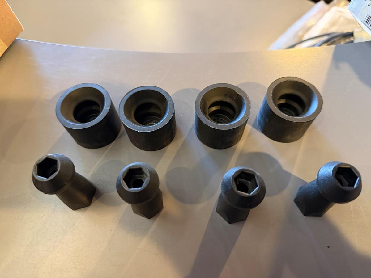 Used (4 Pack) New Style Cummins Generator Door Catch C275D2RE | P/N: A051A732