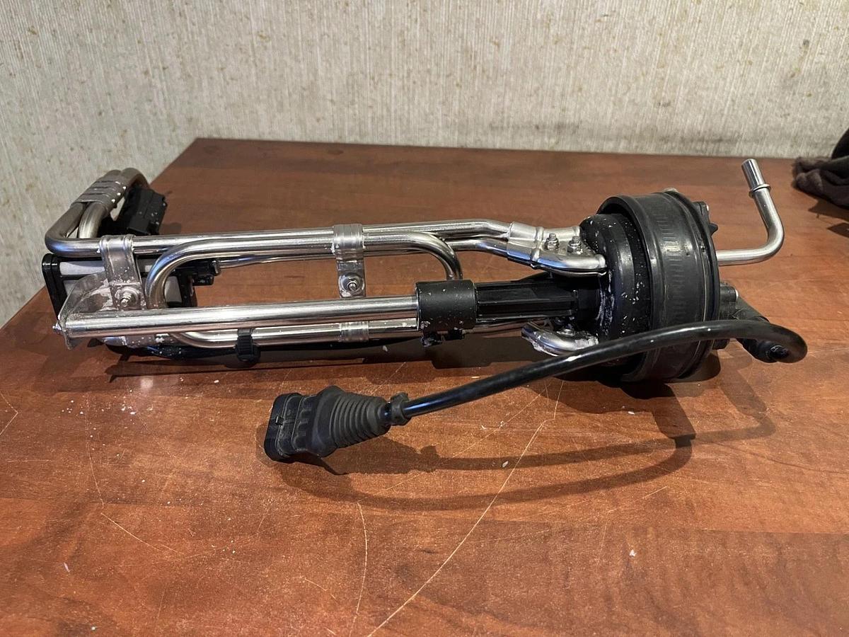 Used Used Cummins DEF Diesel Exhaust Fluid Tank Header Unit