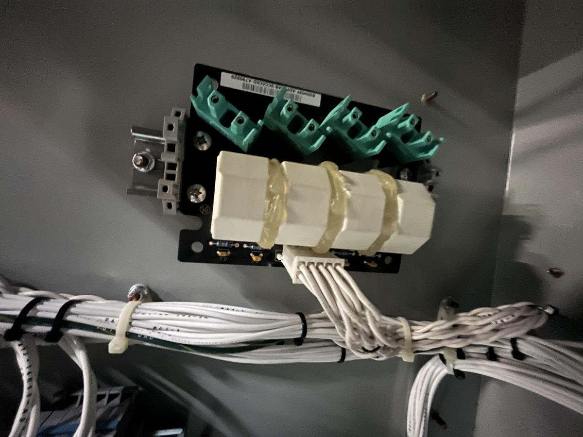 New 300 Amp 480VAC Cummins CXTC8 Spec. A Automatic Transfer Switch - S/N: C22M060165