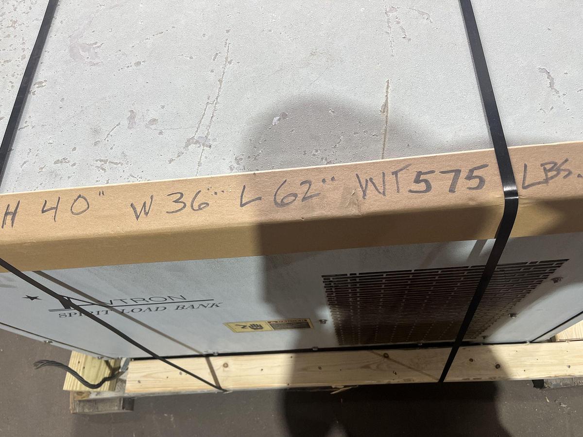 Used Used 150kw 480V 3PH Avtron LSH150 / D34087-3 Outdoor Resistive Load Bank w/ Control