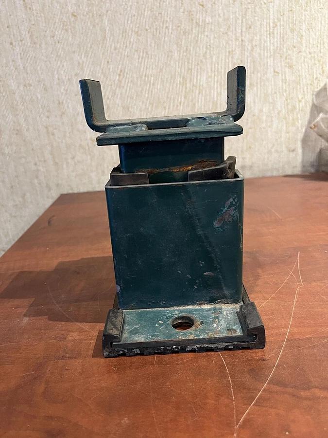 Used Used 7.5" Closed Mount Spring Vibration Isolator