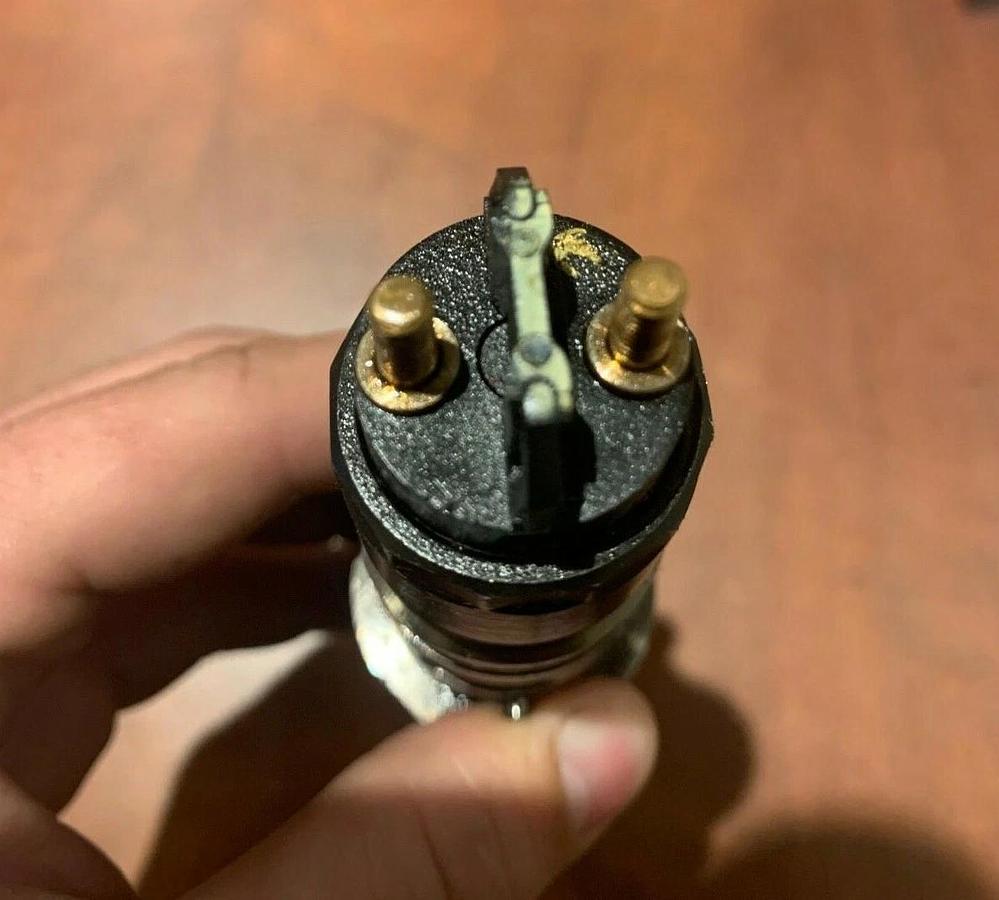 Used Genuine OEM Cummins 5254261PX Fuel Injector CORE (NOT WORKING)
