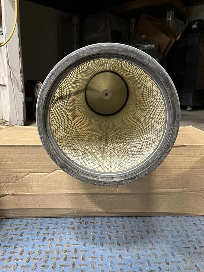 New Fleetguard Air Filter - P/N: AF4677