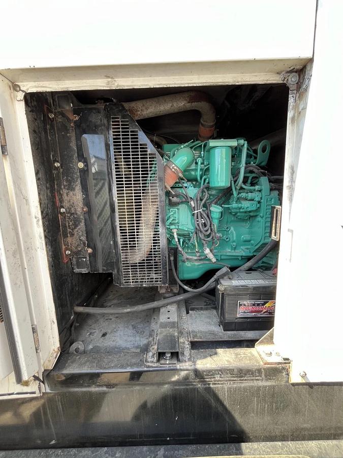 100kW Cummins C100D6R Mobile Diesel Generator - S/N: J140751012 (New Engine!)