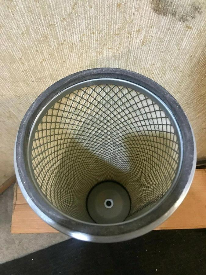 Used Genuine Fleetguard AF4675 Air Filter