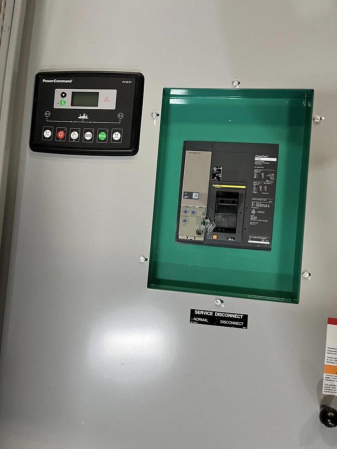 Used 400 Amp 240VAC Cummins OTECSEC Spec. B Automatic Transfer Switch S/N: D23M224469