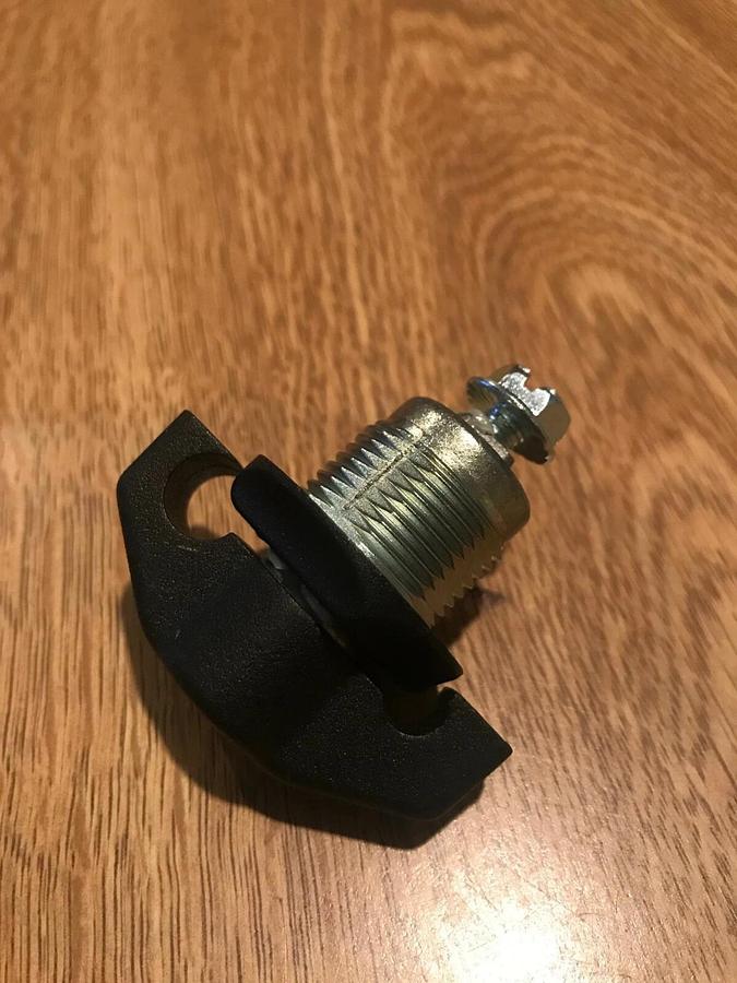 Used Padlockable Wing Knob Quarter Turn Door Latch for Cummins Generators