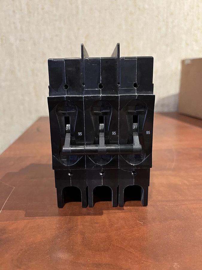 New 95 Amp Airpax Circuit Breaker - 229-3-29540-17 - Cummins P/N: 320-1836-67