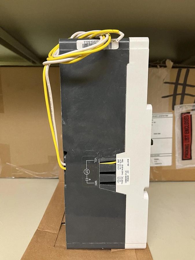 New Eaton 300 Amp 3 Pole Circuit Breaker - KG3300S42Z01 - A032Z152