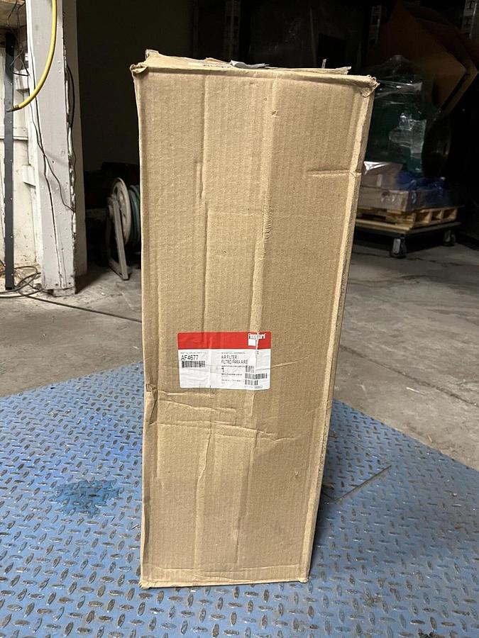New Fleetguard Air Filter - P/N: AF4677