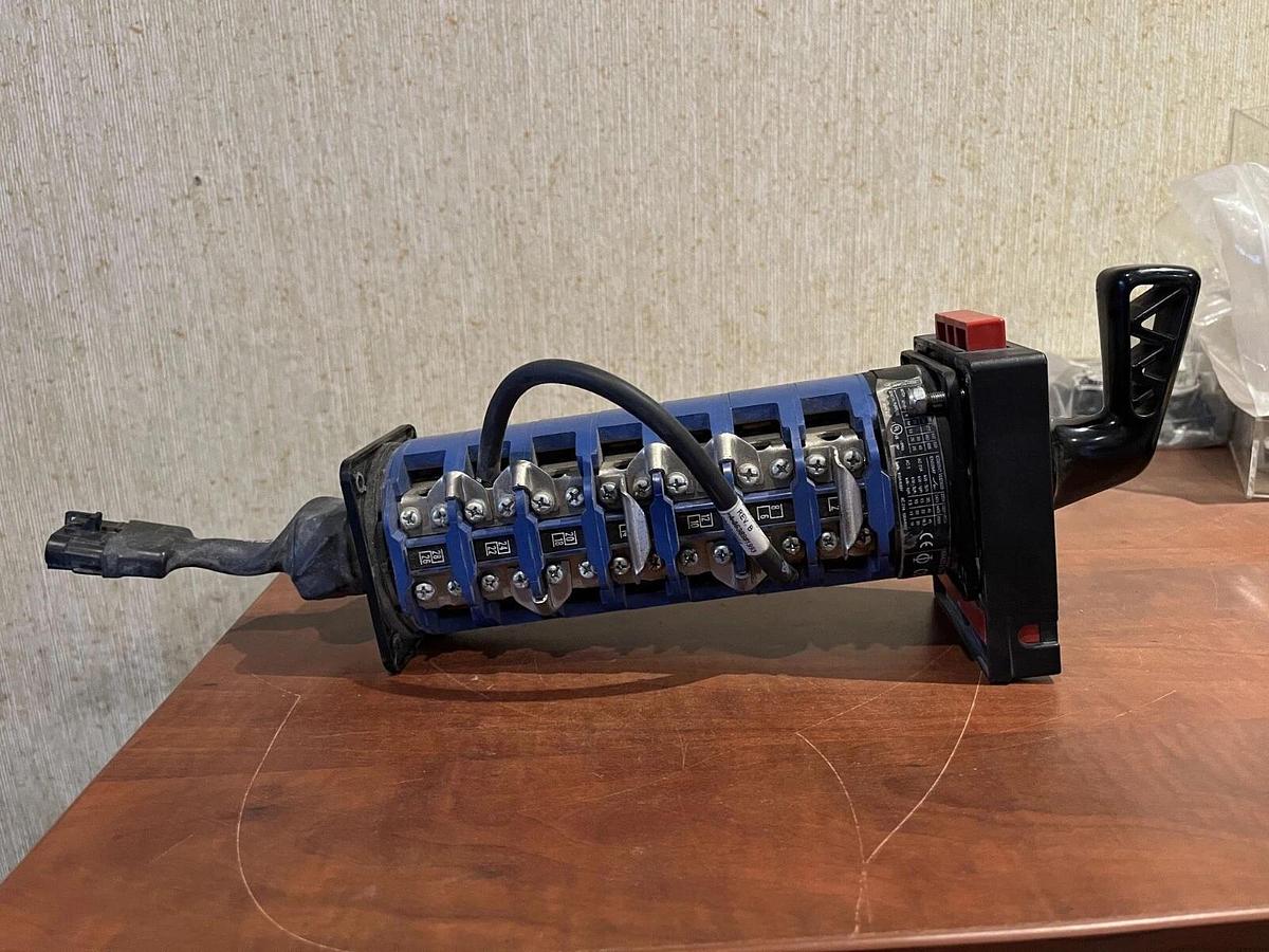 Used Used Kraus & Naimer C80 Voltage Selector - Cummins P/N: A041W631