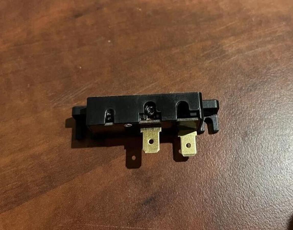 4 Amp E-T-A Circuit Breaker - P/N: 0320-0611