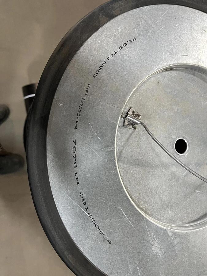 Fleetguard 71872A Air Cleaner Housing for Filter AF25544